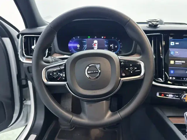 Volvo S60 — Фото автомобиля 13