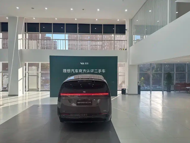Li Auto MEGA — Фото автомобиля 4