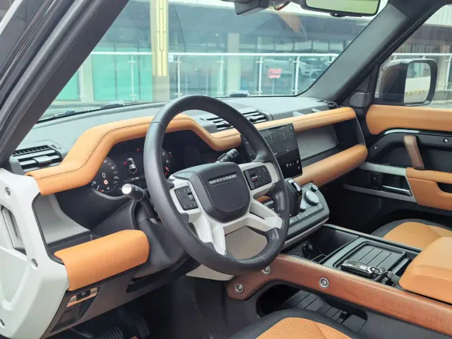 Land Rover Defender — Фото автомобиля 7