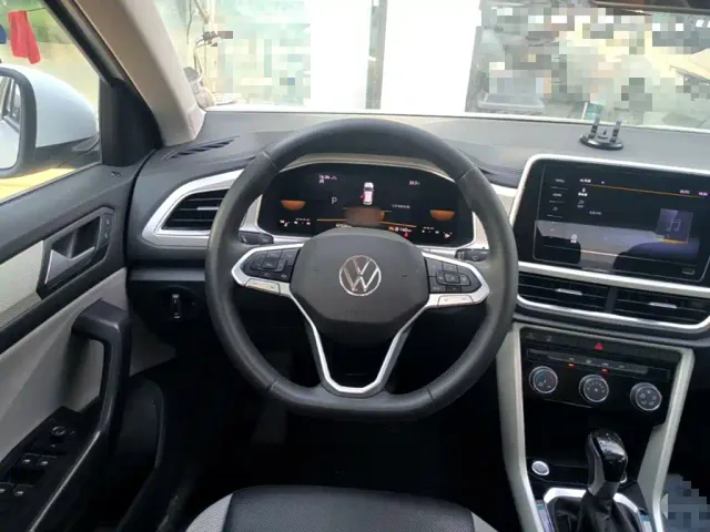 Volkswagen T-Roc — Фото автомобиля 10