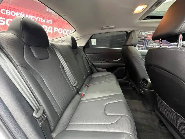 Hyundai Elantra — Фото автомобиля 20