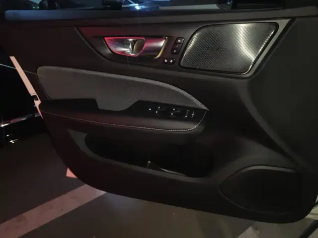 Volvo S60 — Фото автомобиля 7