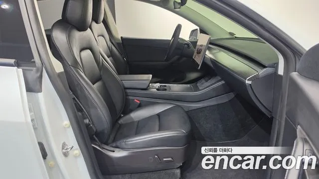 Tesla Model Y — Фото автомобиля 25