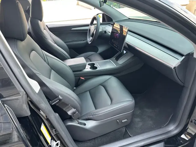 Tesla Model Y — Фото автомобиля 21