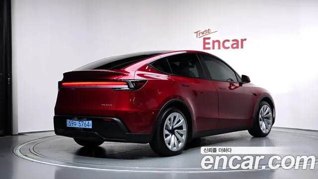 Tesla Model Y — Фото автомобиля 2