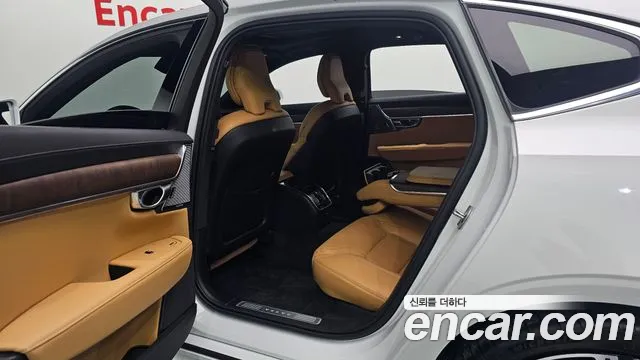 Volvo S90 — Фото автомобиля 16