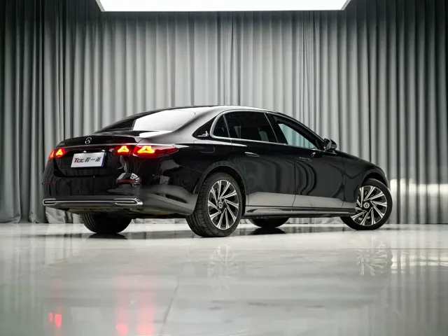 Mercedes-Benz E-Class — Фото автомобиля 9