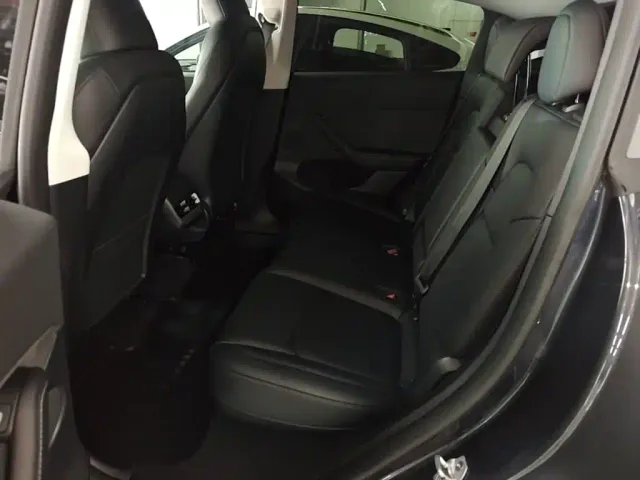 Tesla Model Y — Фото автомобиля 16
