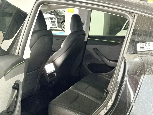 Tesla Model Y — Фото автомобиля 4