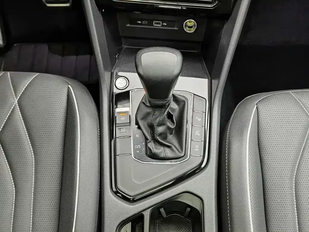 Volkswagen Tiguan L 2022 330TSI Auto 2WD R-Line Premium Edition — Фото автомобиля 13