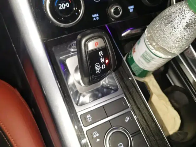 Land Rover Range Rover Sport — Фото автомобиля 16