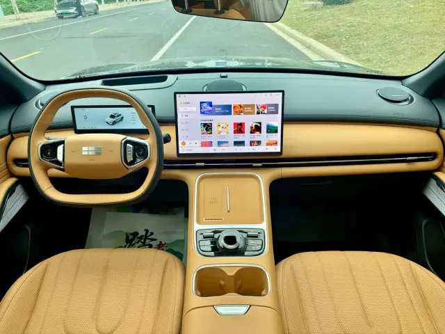 Geely Galaxy Starship 7 EM-i — Фото автомобиля 6
