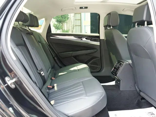 Volkswagen Passat — Фото автомобиля 6