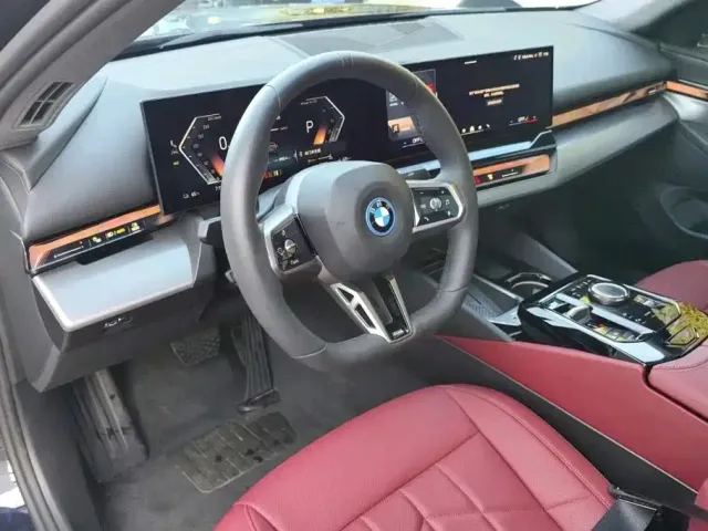 BMW i5 — Фото автомобиля 12