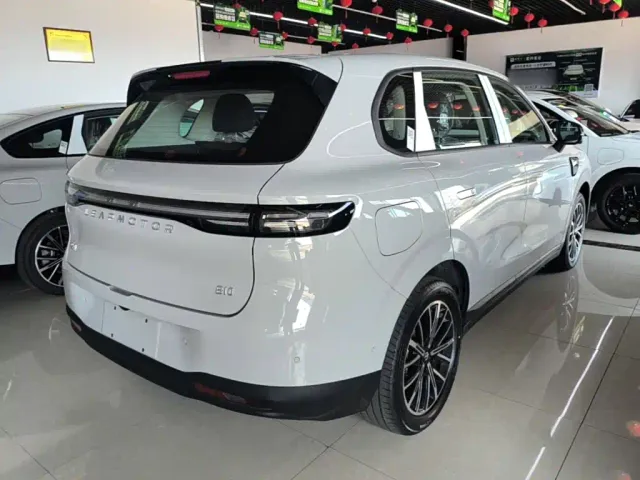 Leapmotor B10 — Фото автомобиля 6