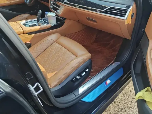 BMW 7 Series — Фото автомобиля 8