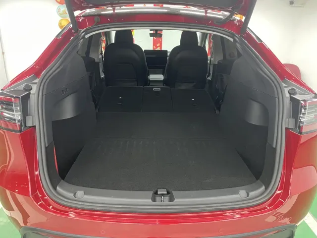 Tesla Model Y — Фото автомобиля 25