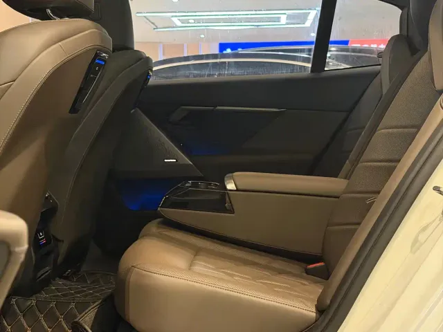 BMW 5 Series — Фото автомобиля 6