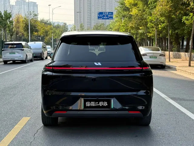 Li Auto L8 — Фото автомобиля 5