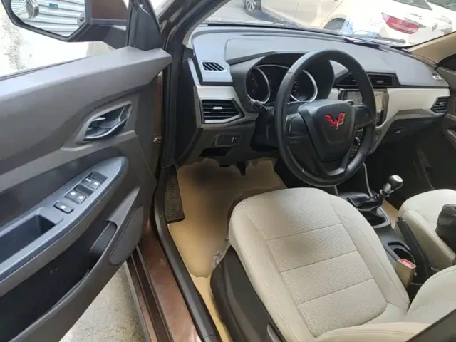 Wuling Hongguang — Фото автомобиля 15