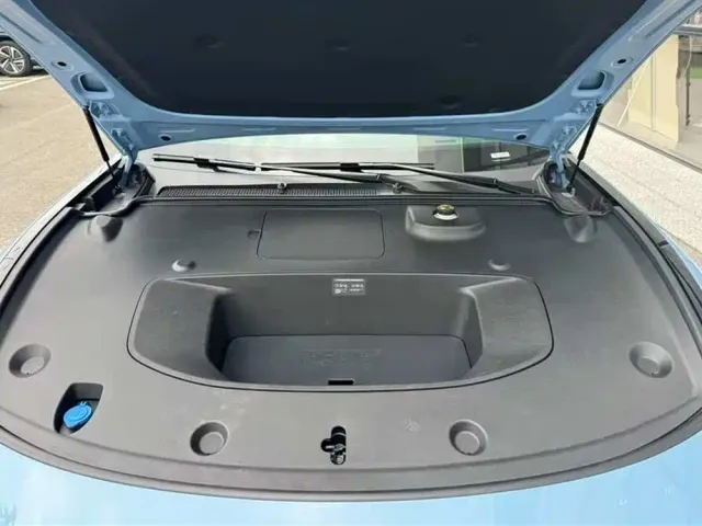 Xpeng P7 — Фото автомобиля 12