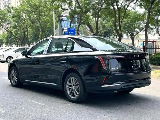 Hongqi E-QM5 — Фото автомобиля 5