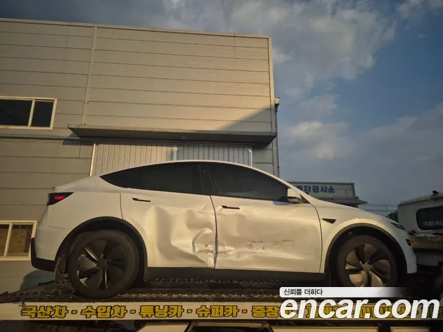 Tesla Model Y — Фото автомобиля 17