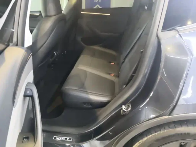 Tesla Model Y — Фото автомобиля 16