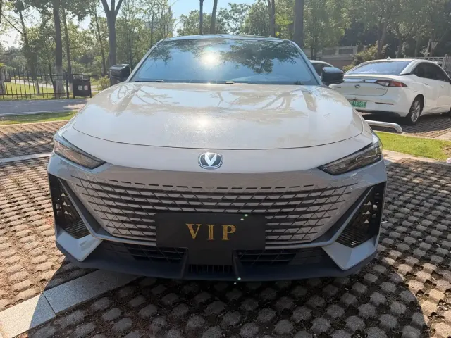 Changan UNI-V — Фото автомобиля 2