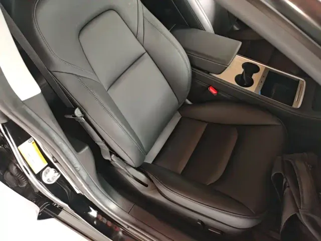 Tesla Model 3 — Фото автомобиля 24