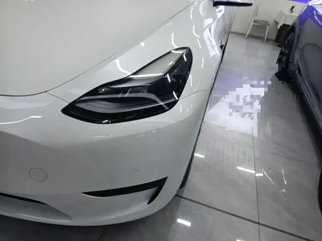 Tesla Model Y — Фото автомобиля 23