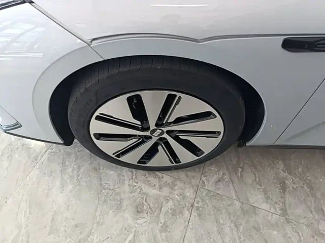 Geely Galaxy E8 — Фото автомобиля 22