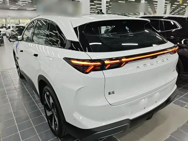 Arcfox Alpha T5 — Фото автомобиля 4