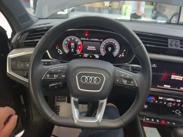 Audi Q3 — Фото автомобиля 10