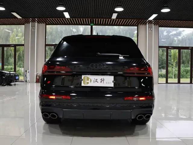 Audi SQ7 — Фото автомобиля 17