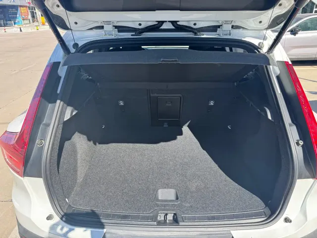 Volvo XC40 — Фото автомобиля 11