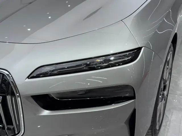BMW i7 — Фото автомобиля 4