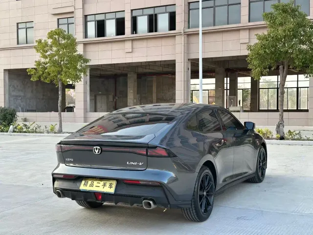 Changan Changan UNI-V 2024 1.5T Deluxe — Фото автомобиля 7