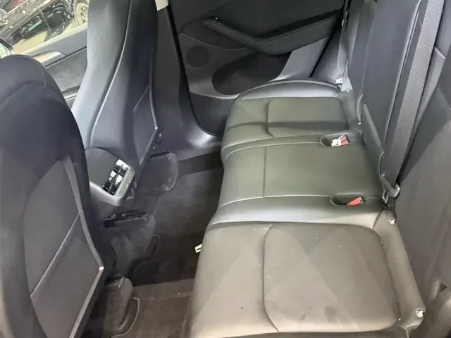 Tesla Model Y — Фото автомобиля 5