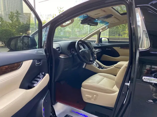 Toyota Alphard — Фото автомобиля 7