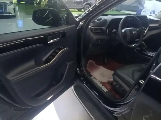 Toyota Highlander — Фото автомобиля 15