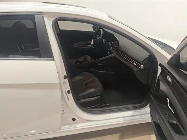 Hyundai Elantra — Фото автомобиля 8