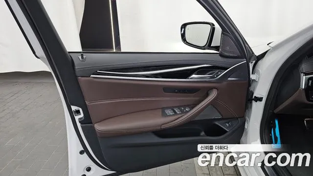 BMW 5-Series — Фото автомобиля 23