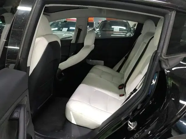 Tesla Model 3 — Фото автомобиля 4