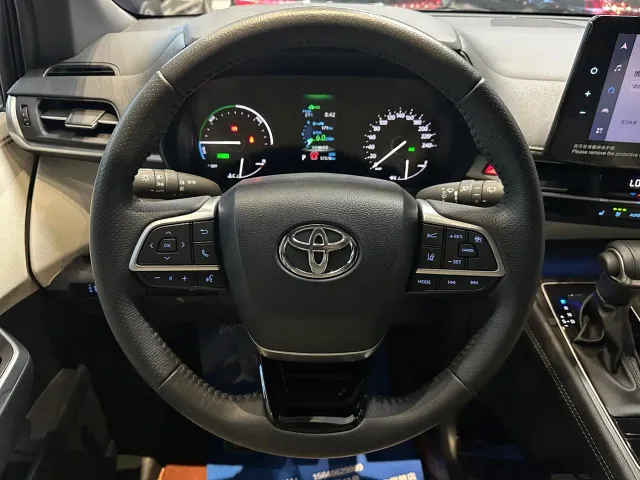 Toyota Sienna — Фото автомобиля 11