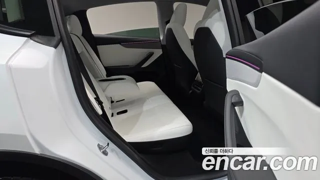 Tesla Model Y — Фото автомобиля 17