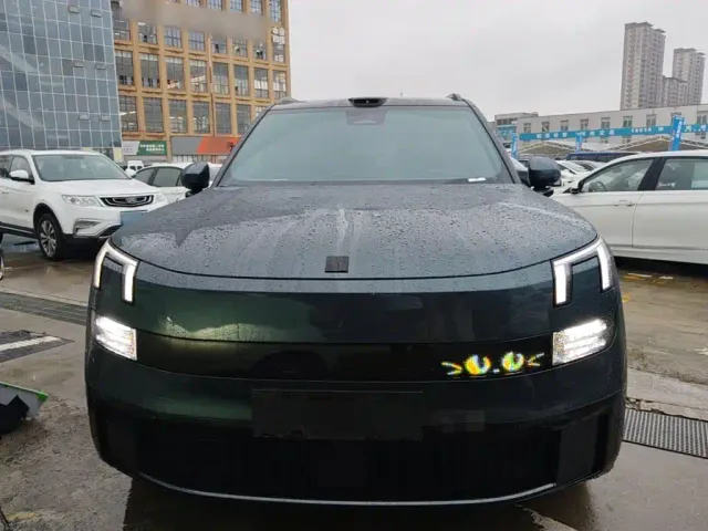 Lynk & Co 900 — Фото автомобиля 2