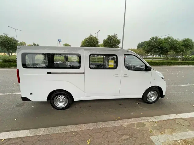 Wuling Yangguang — Фото автомобиля 3