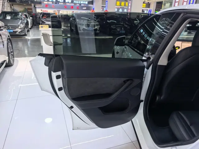 Tesla Model Y — Фото автомобиля 10
