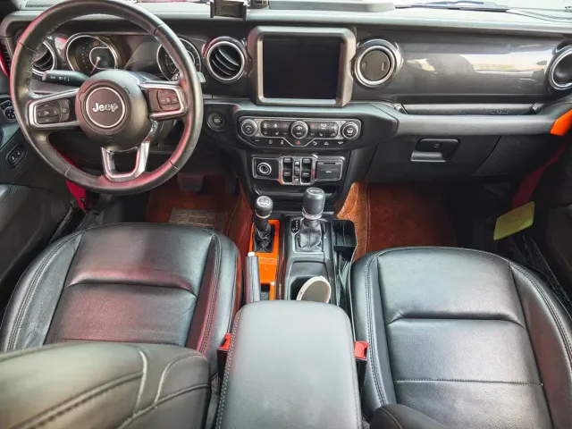 Jeep Wrangler — Фото автомобиля 14